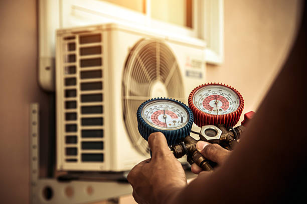 Professional Hvac technician working in Edwardsville, KS
